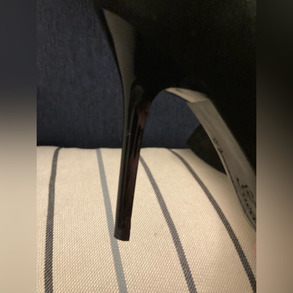 Guess Suede Stiletto Heels with Silver Studs Black "WGMAIRE" Sz 8 NEW No Box - Picture 7 of 8